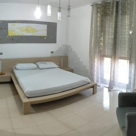 Isola Di Grazia Apartment *